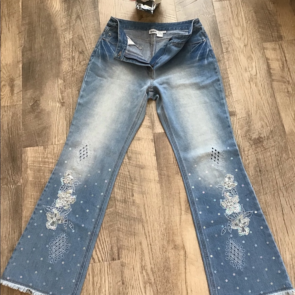 Together jeans with embroidered 🎀